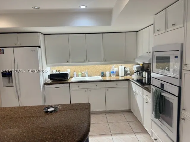 8855 Collins Ave #5B