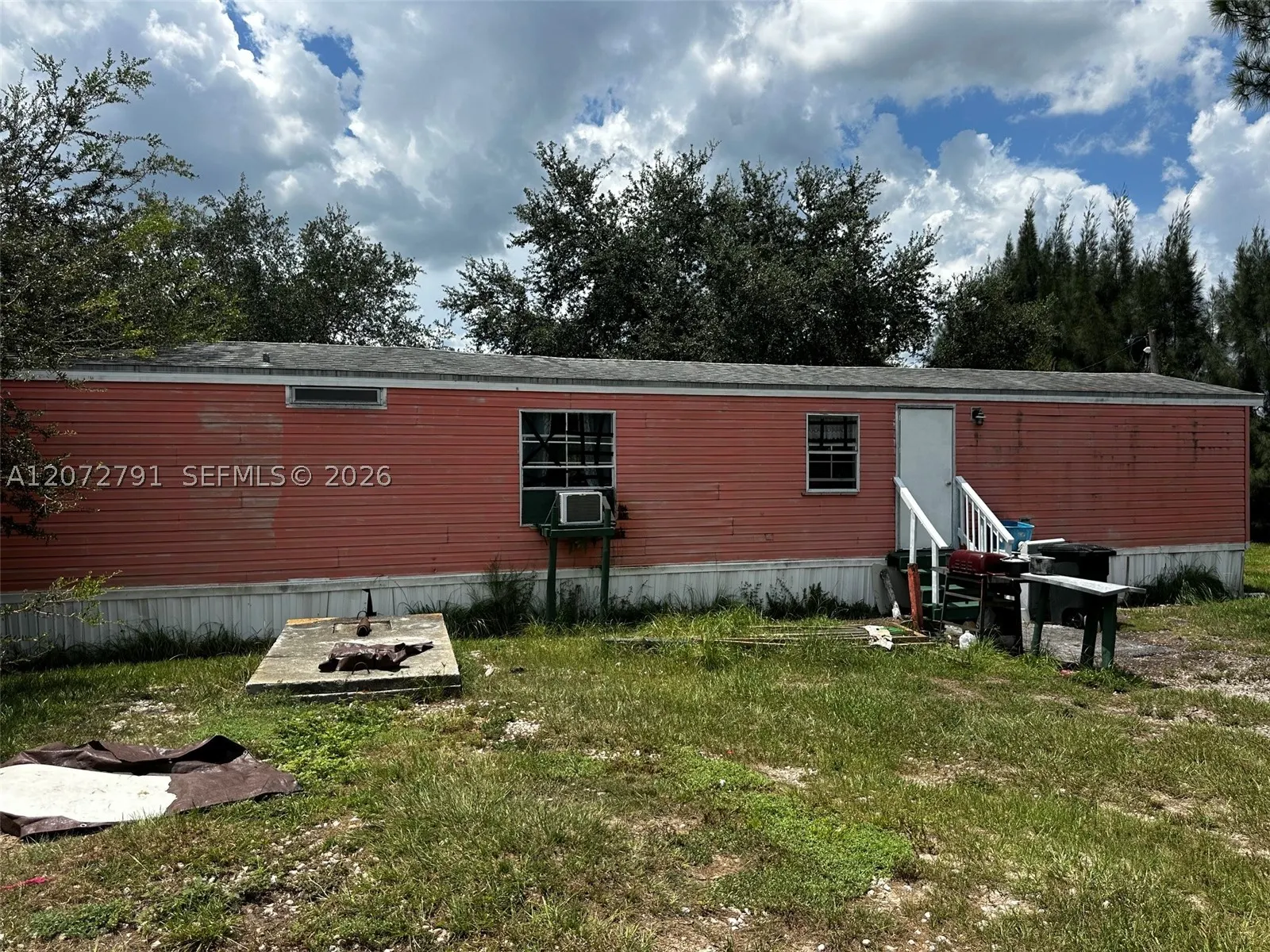 635 N FRONDA