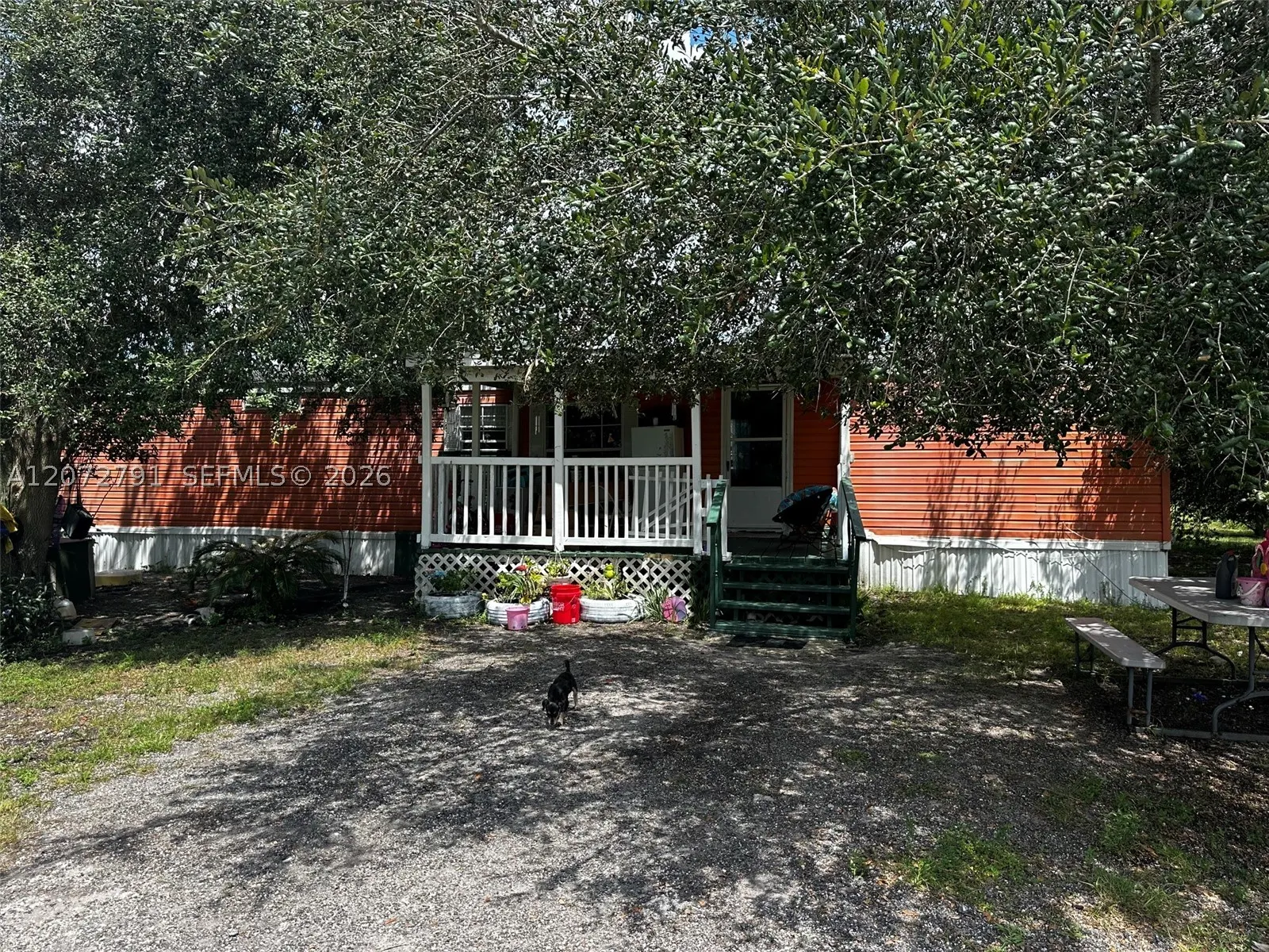 635 N FRONDA