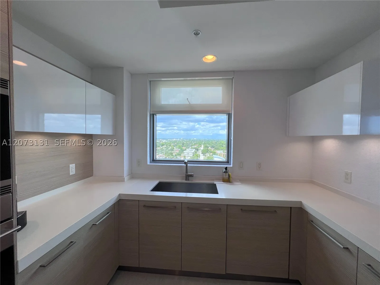 17301 Biscayne Blvd #1402
