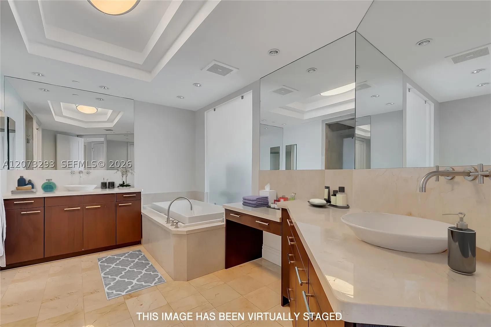 10295 Collins Ave #804