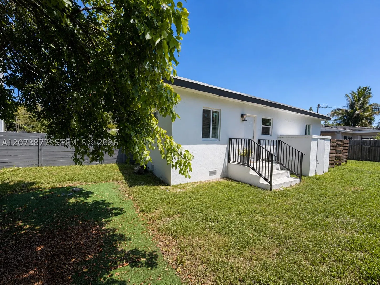 1800 NE 154th St