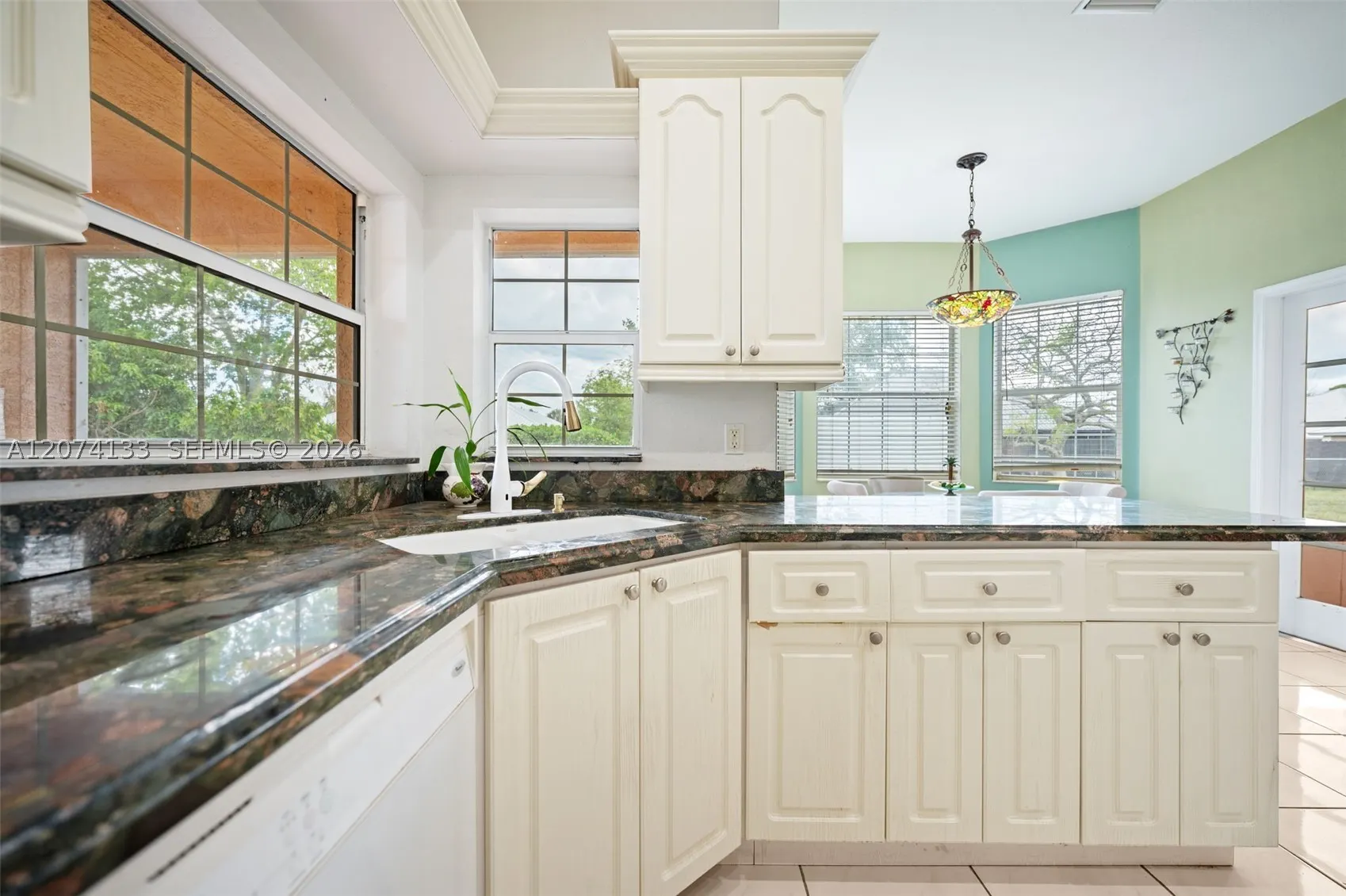 1006 Bayberry Loop