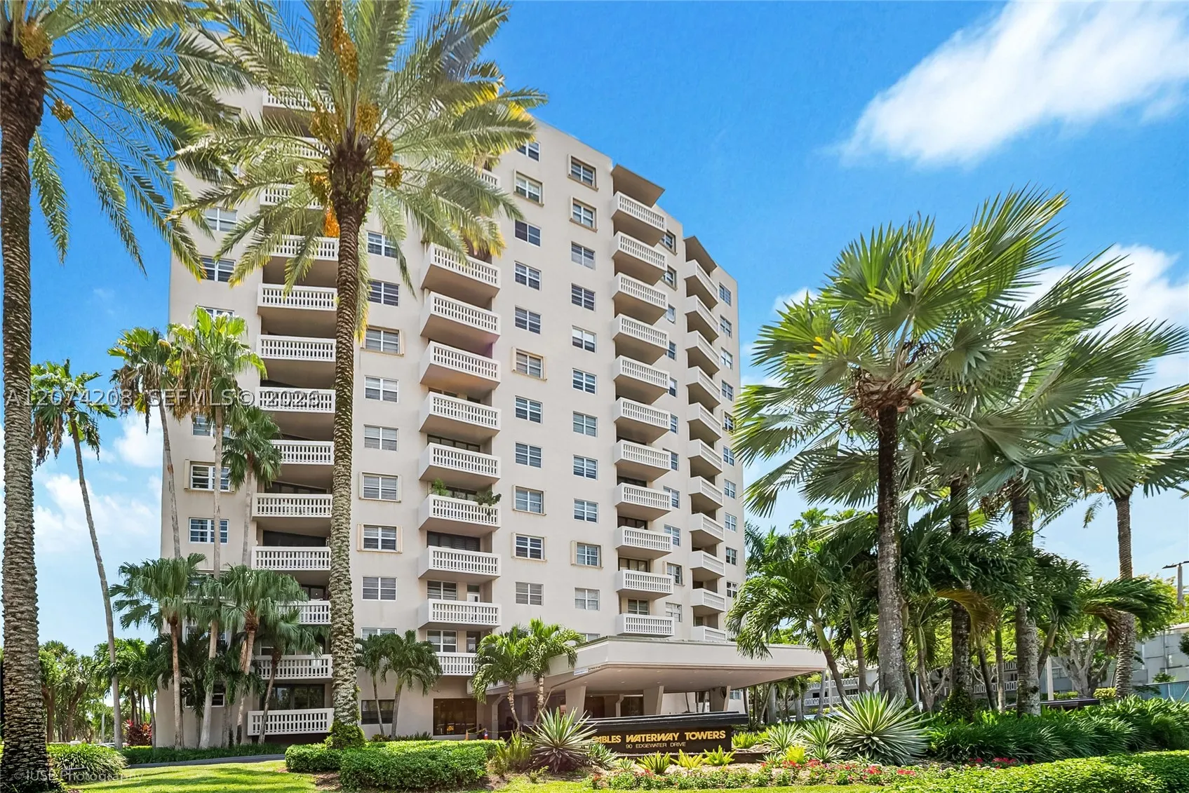 90 Edgewater Dr #PH11