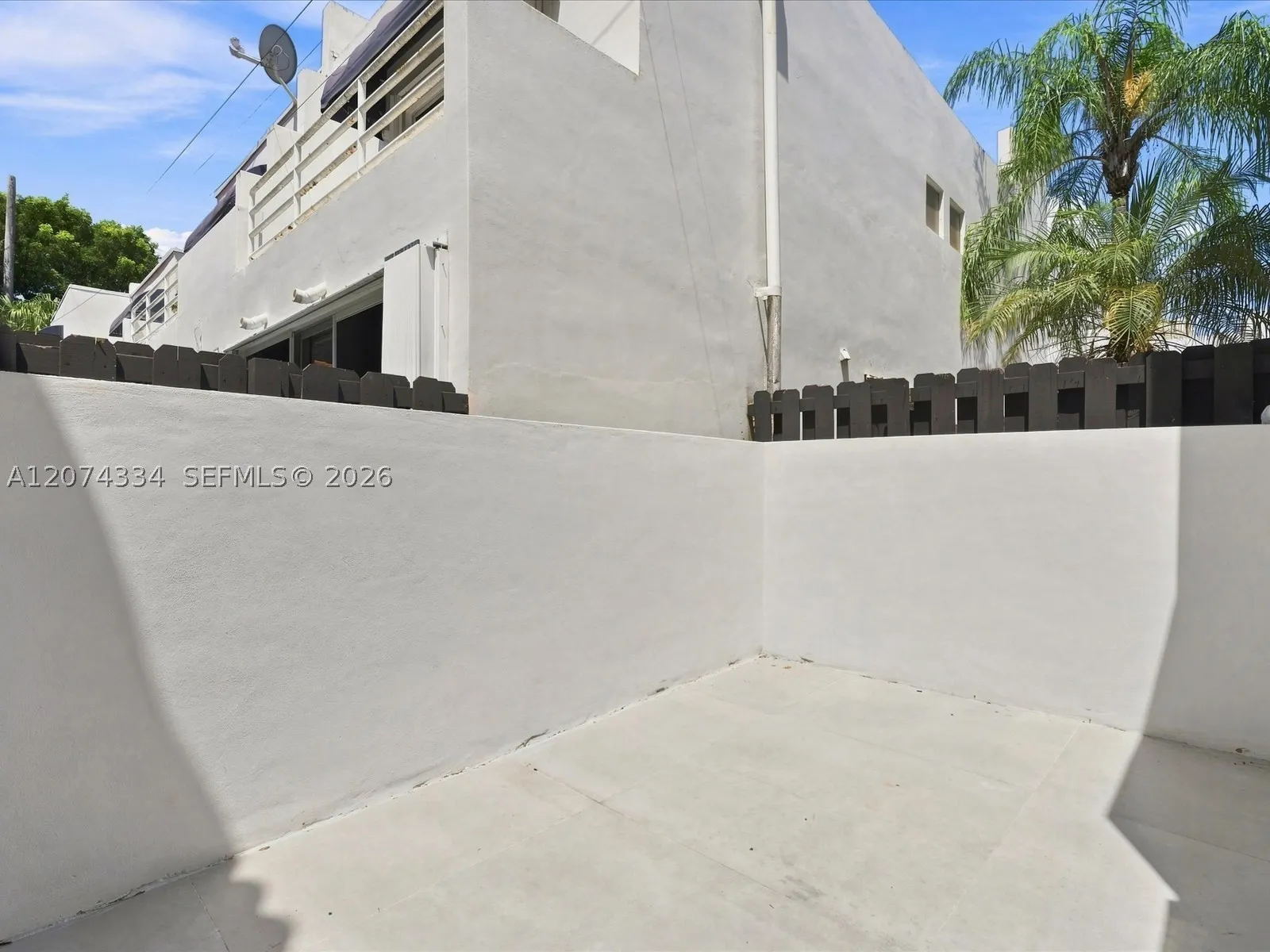 2945 Bridgeport Ave #E