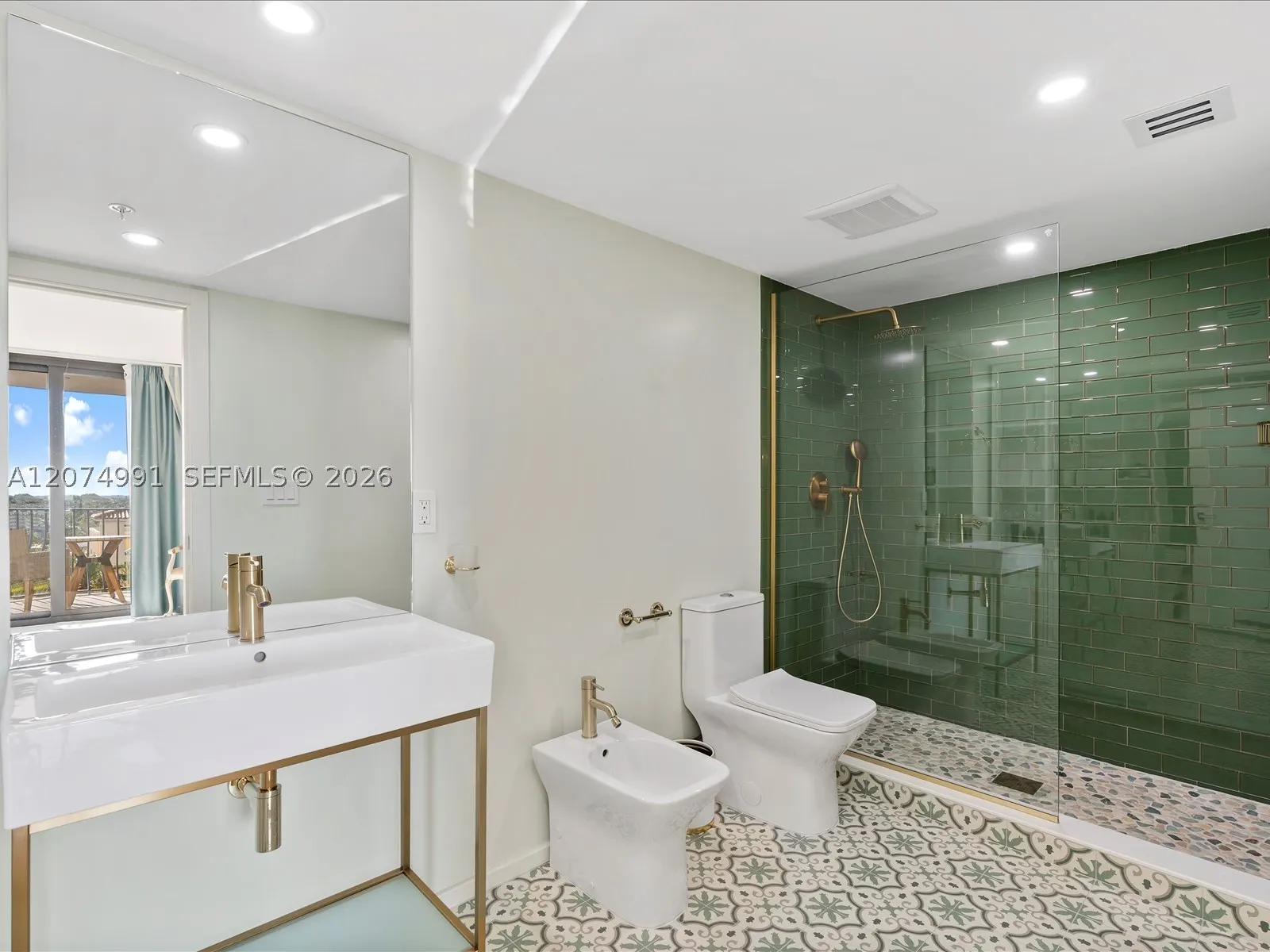 8877 Collins Ave #704