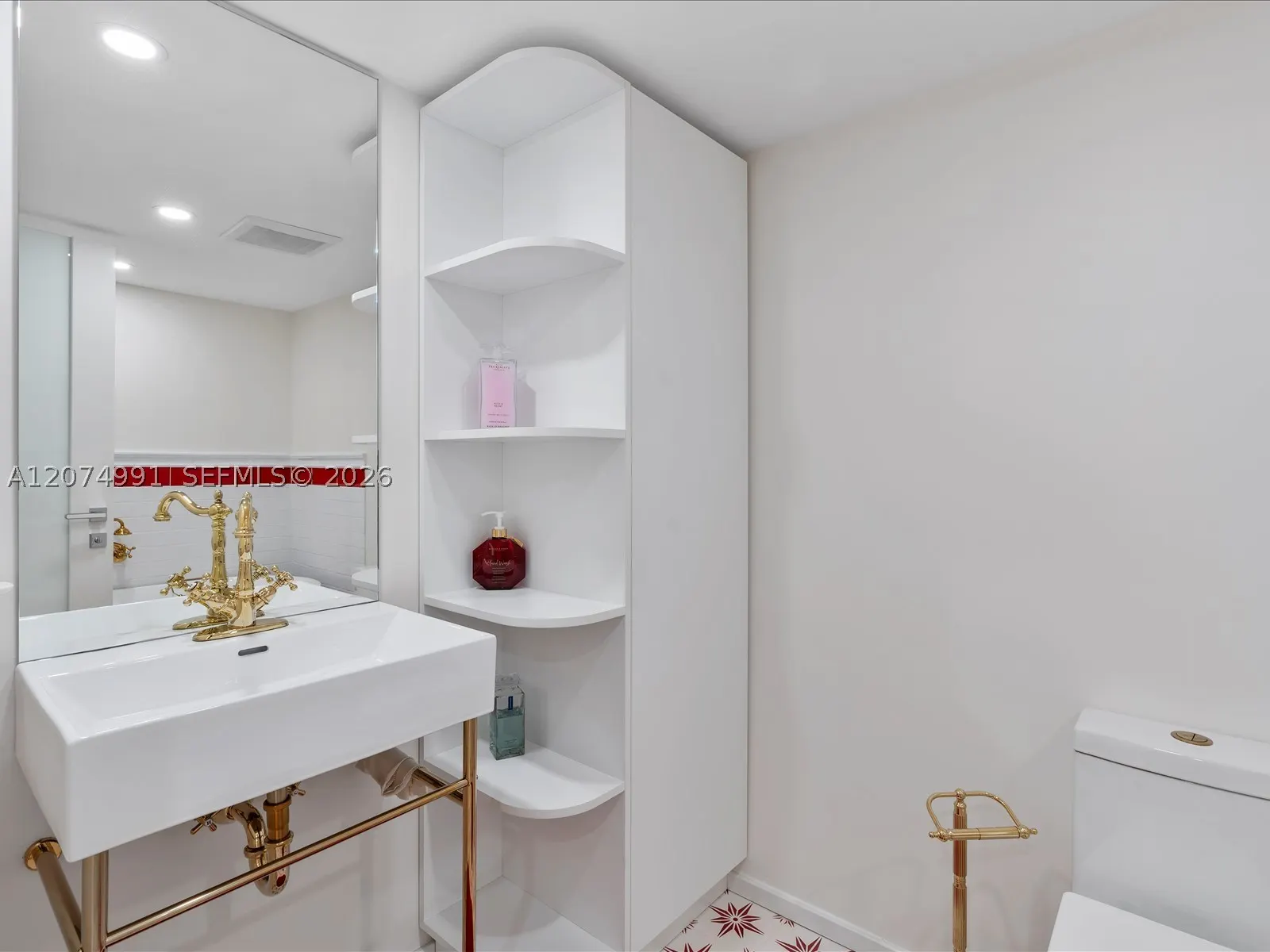 8877 Collins Ave #704