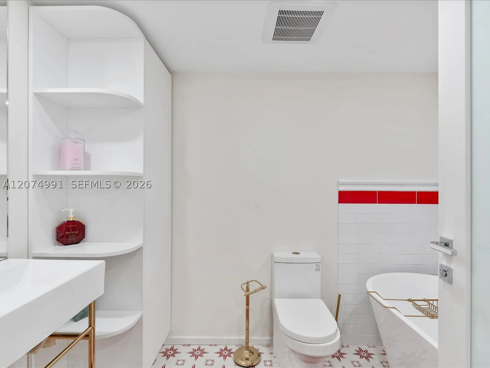 8877 Collins Ave #704