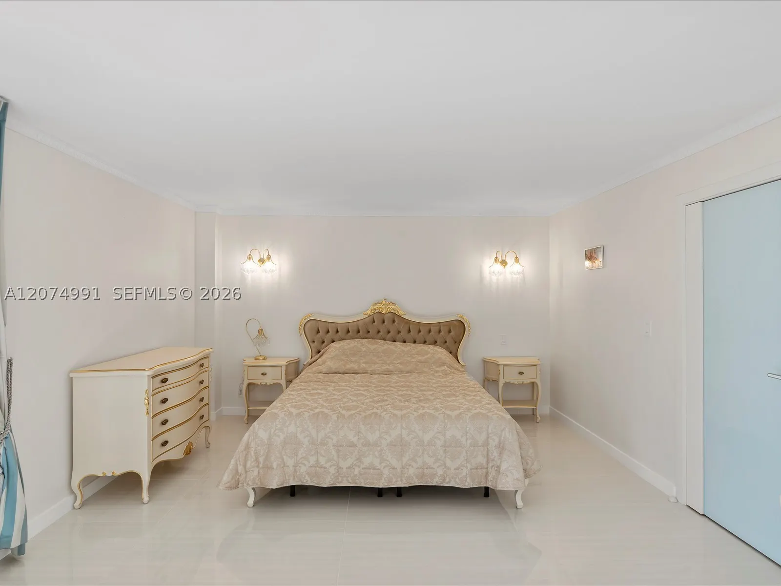 8877 Collins Ave #704