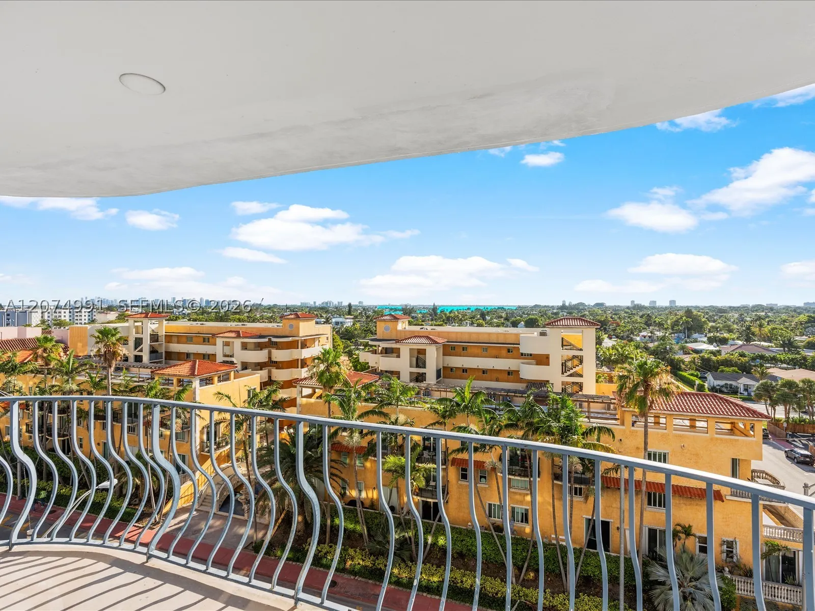 8877 Collins Ave #704