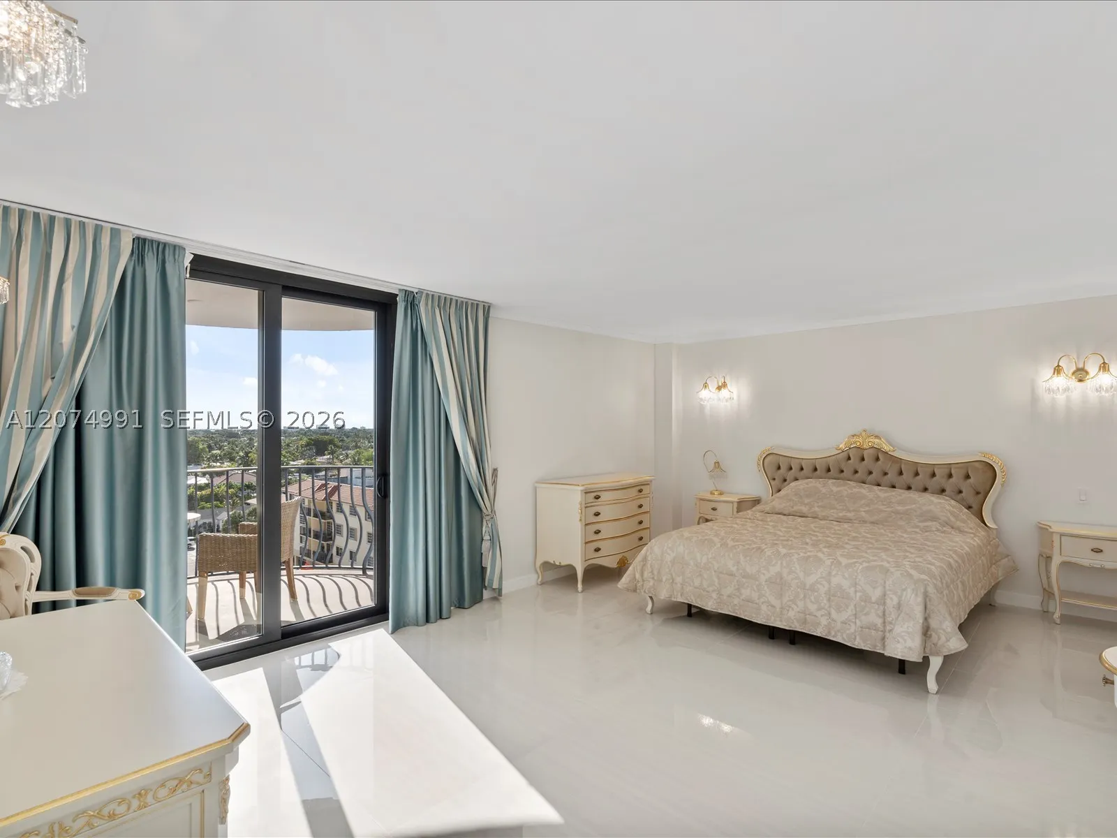 8877 Collins Ave #704