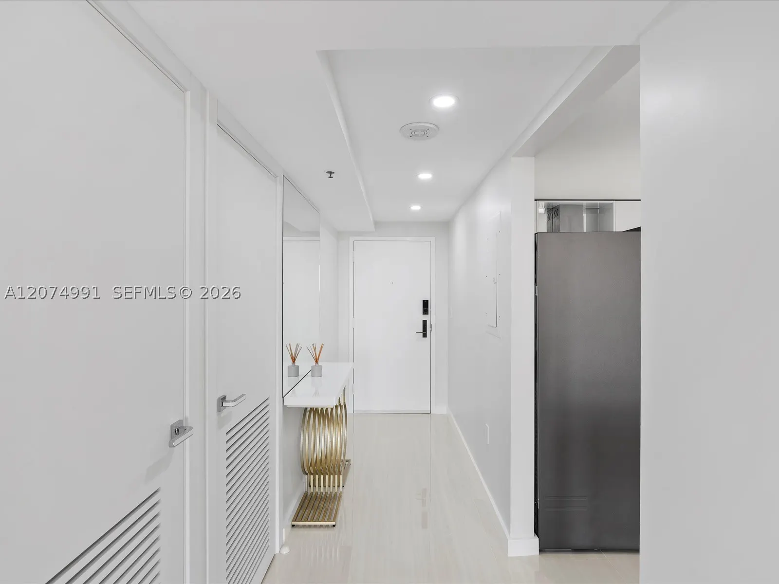 8877 Collins Ave #704