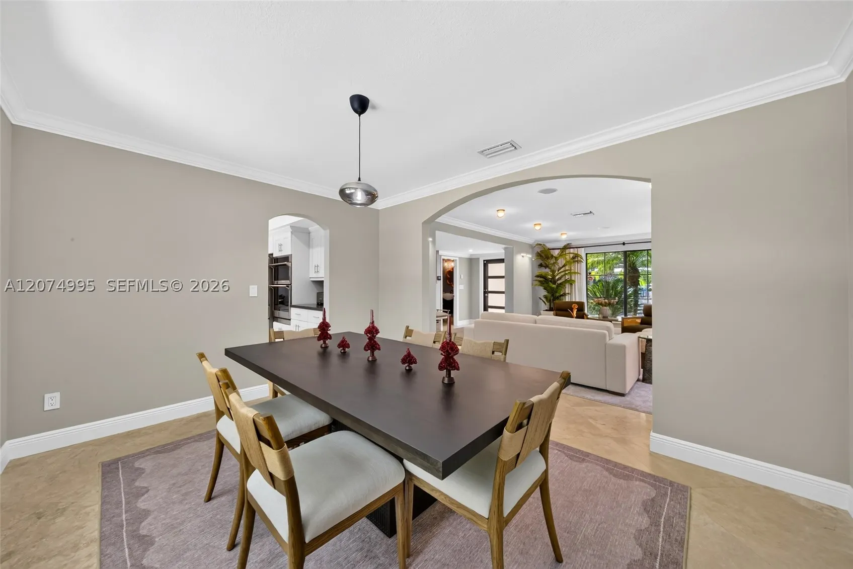 1043 Alfonso Ave