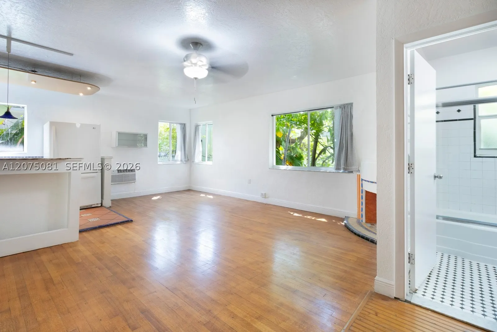 1525 Meridian Ave #209