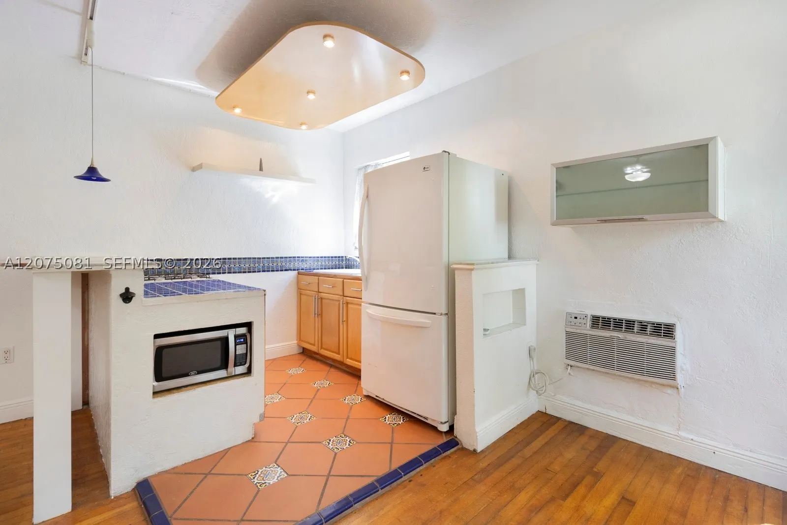 1525 Meridian Ave #209