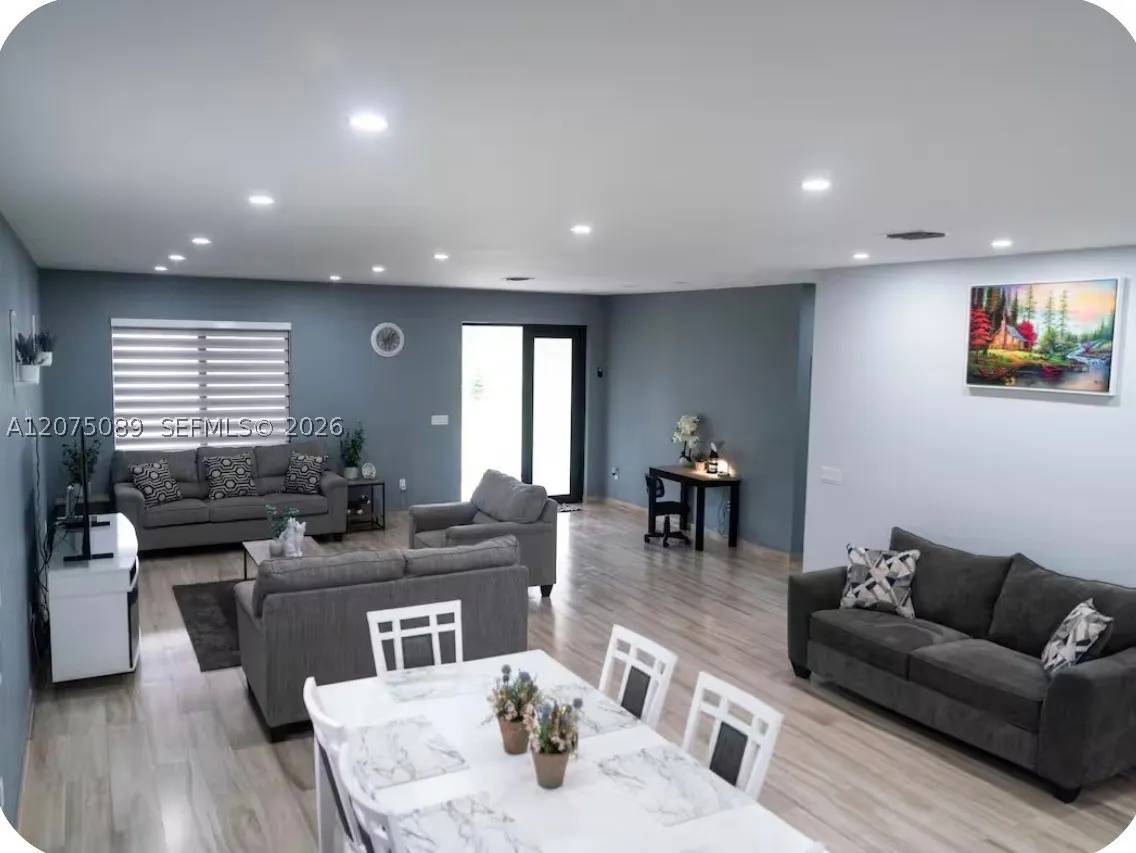 320 N Palomino St.