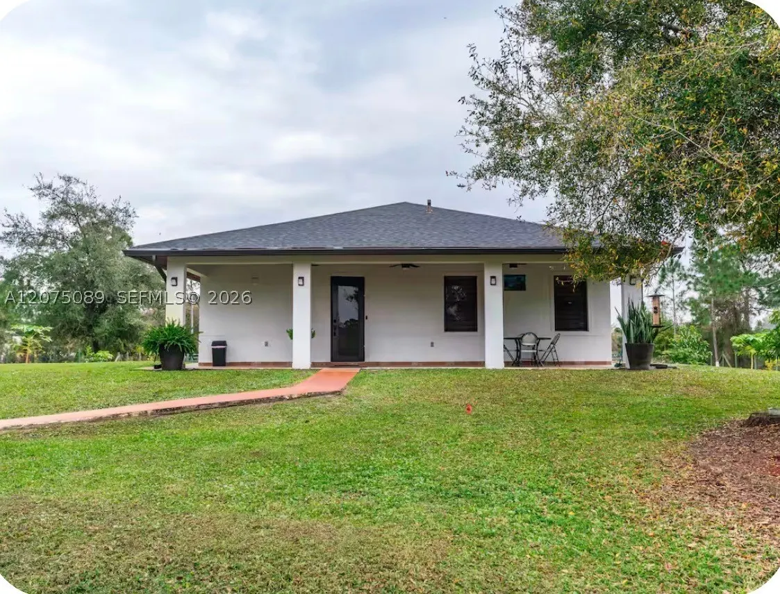 320 N Palomino St.