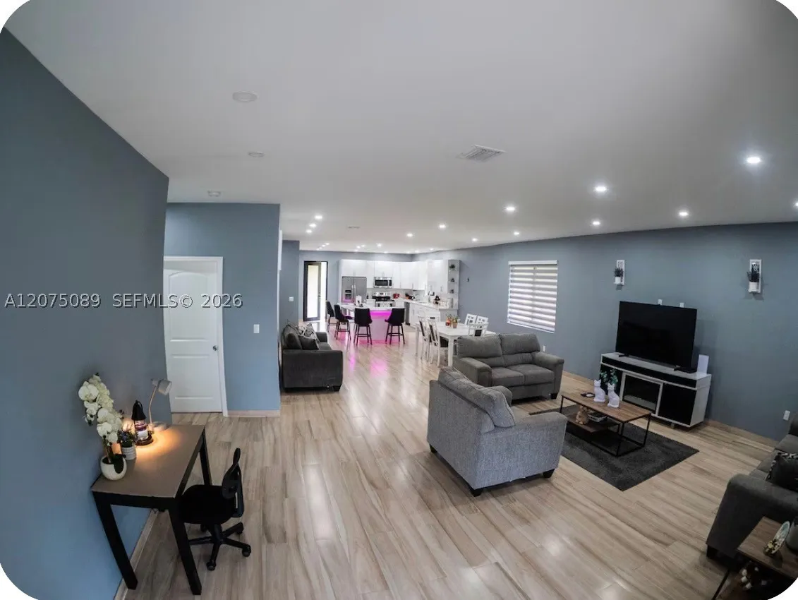 320 N Palomino St.