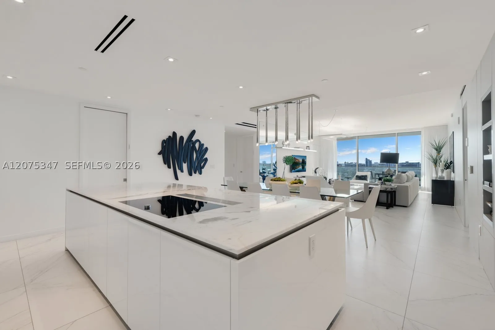 10201 Collins Ave #907