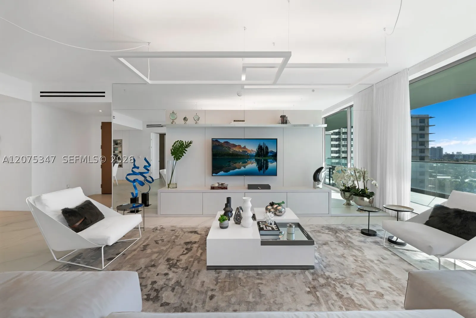 10201 Collins Ave #907