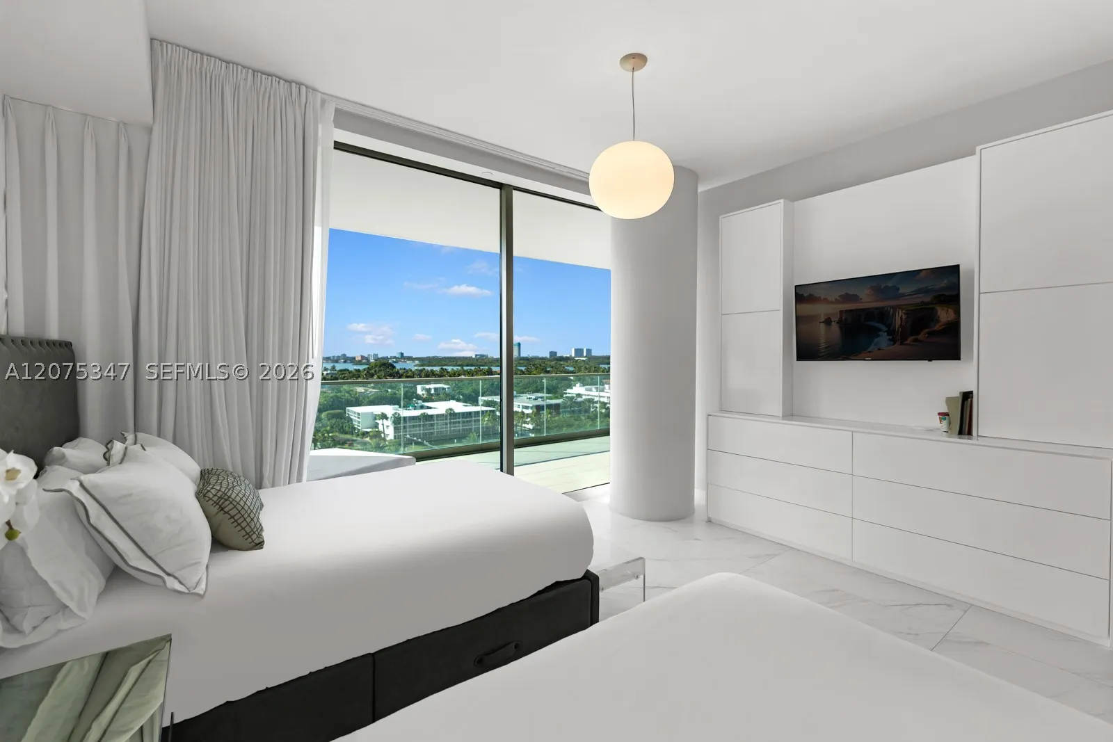 10201 Collins Ave #907