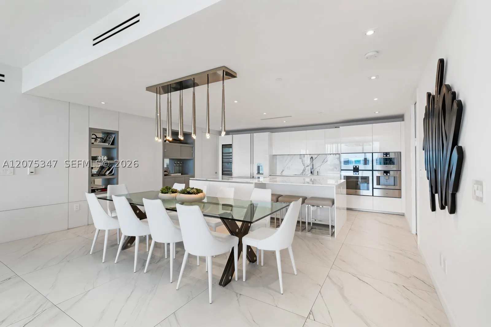 10201 Collins Ave #907