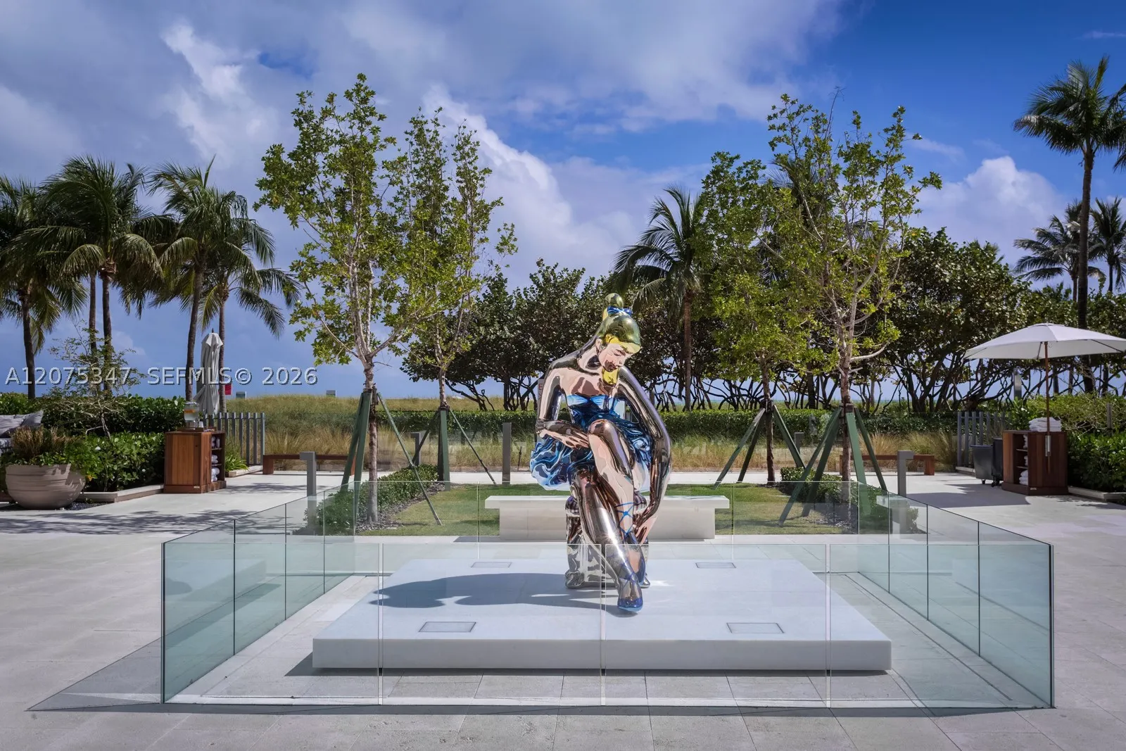 10201 Collins Ave #907