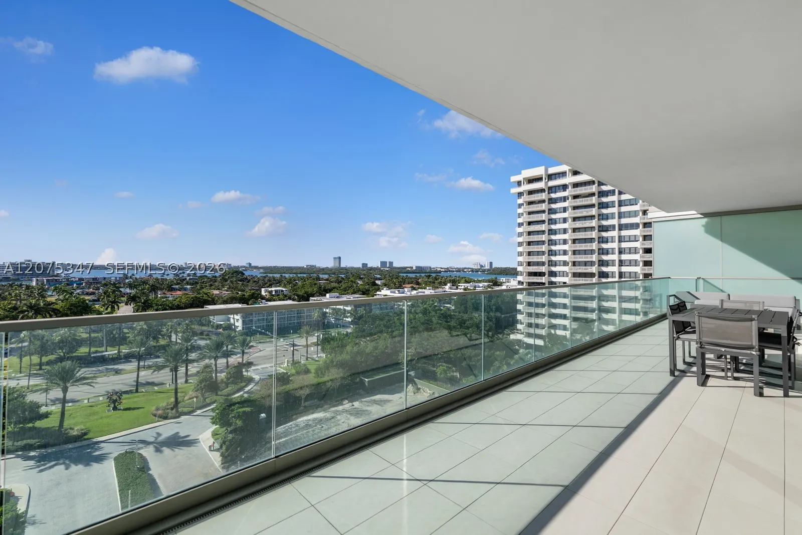 10201 Collins Ave #907