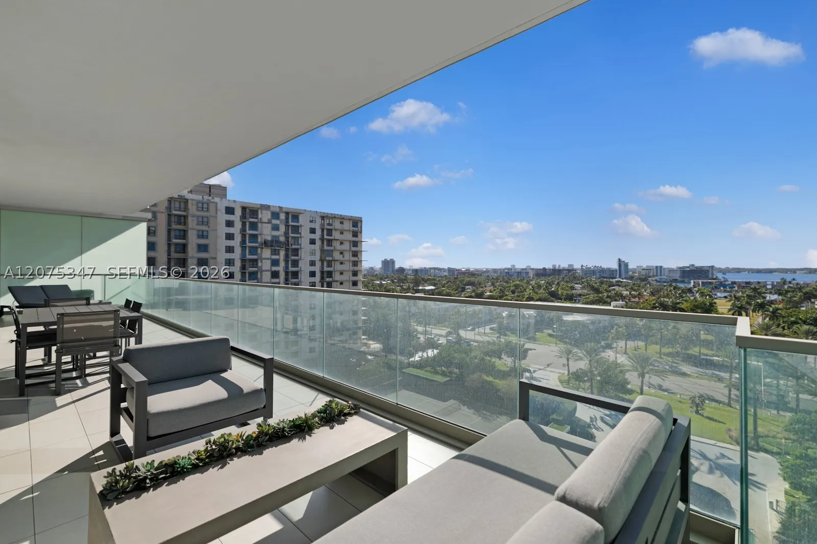 10201 Collins Ave #907