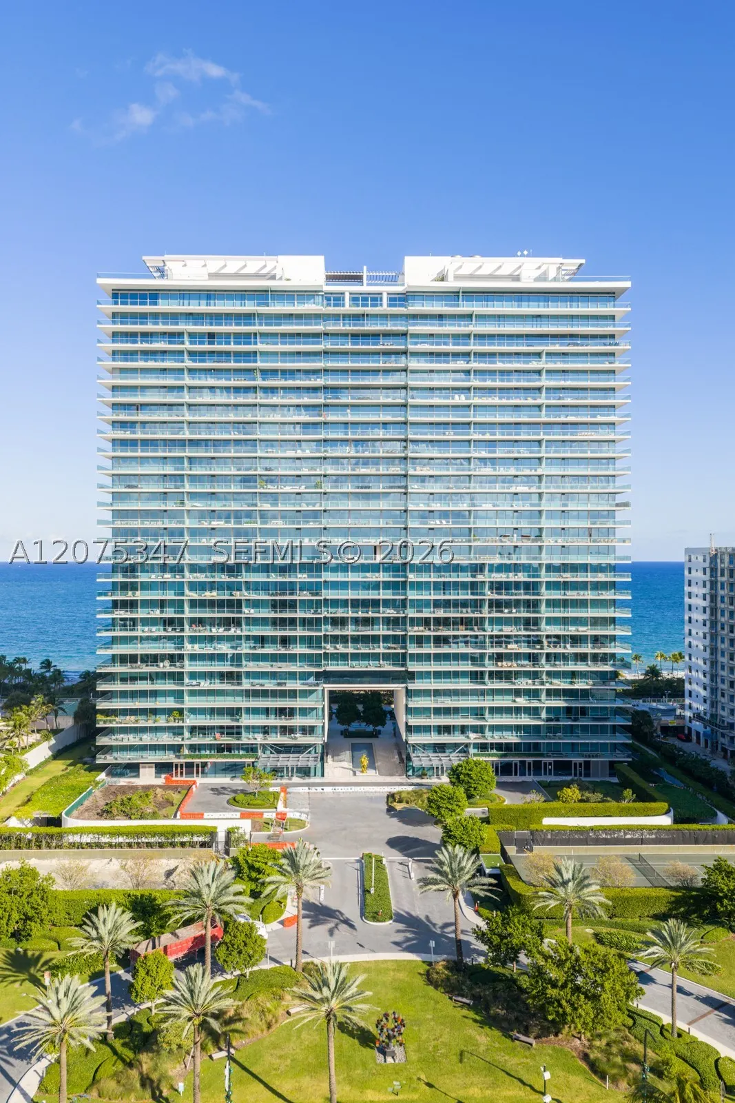 10201 Collins Ave #907