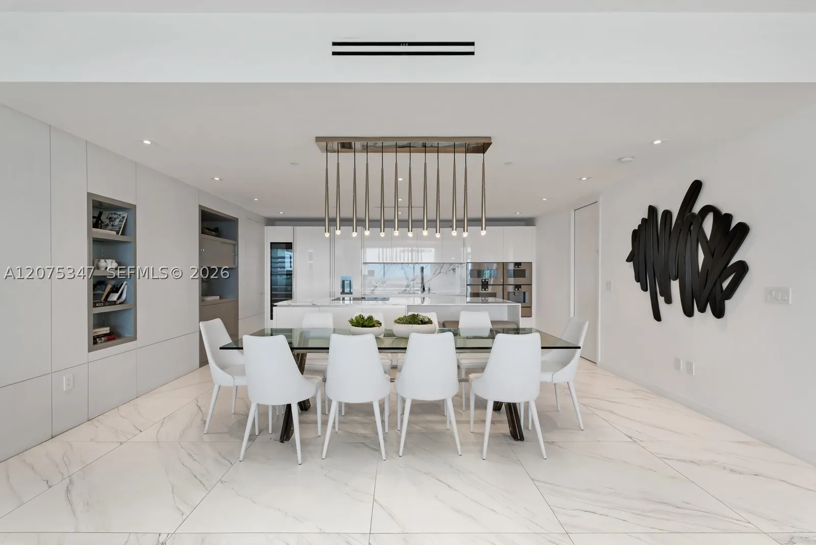 10201 Collins Ave #907