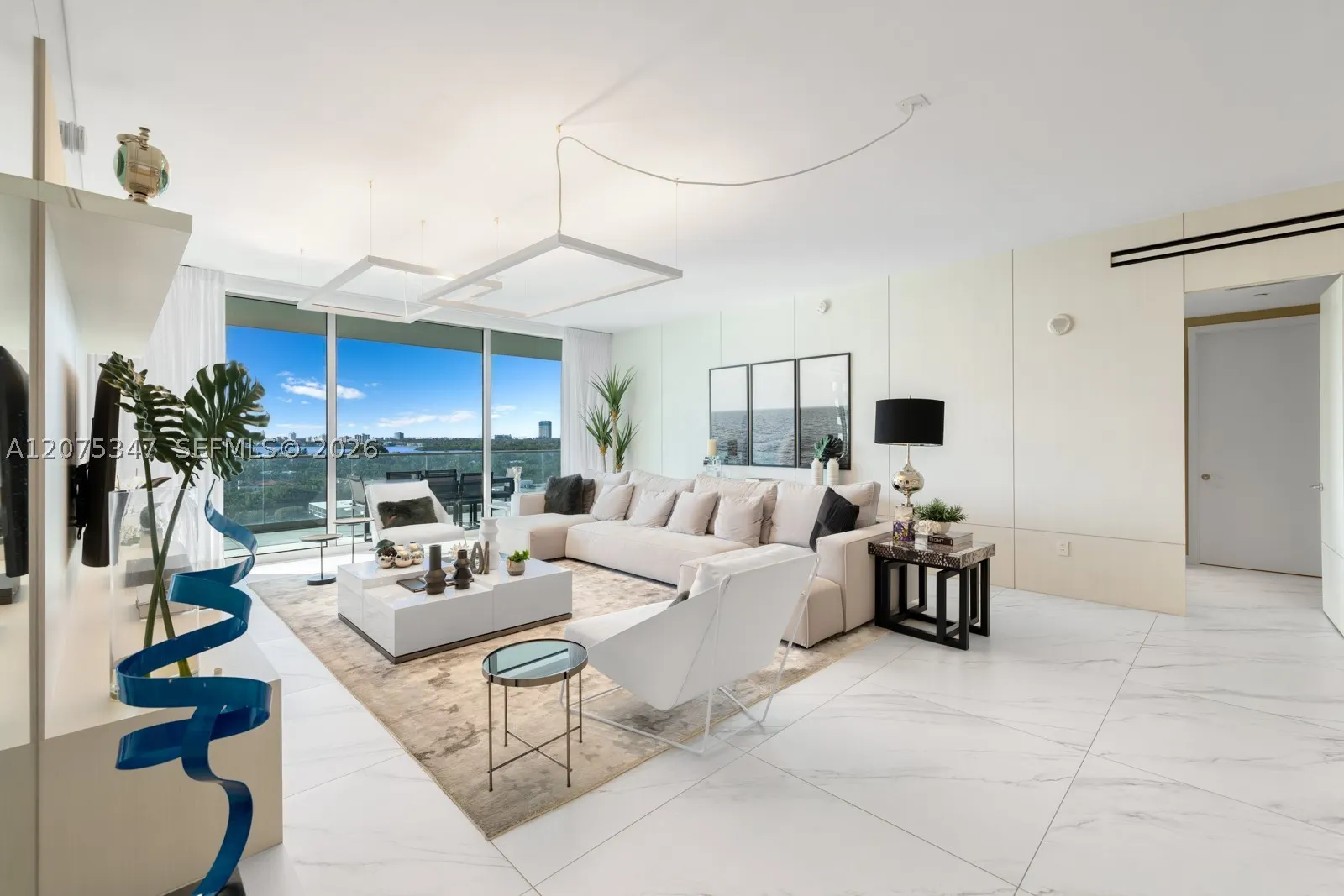 10201 Collins Ave #907