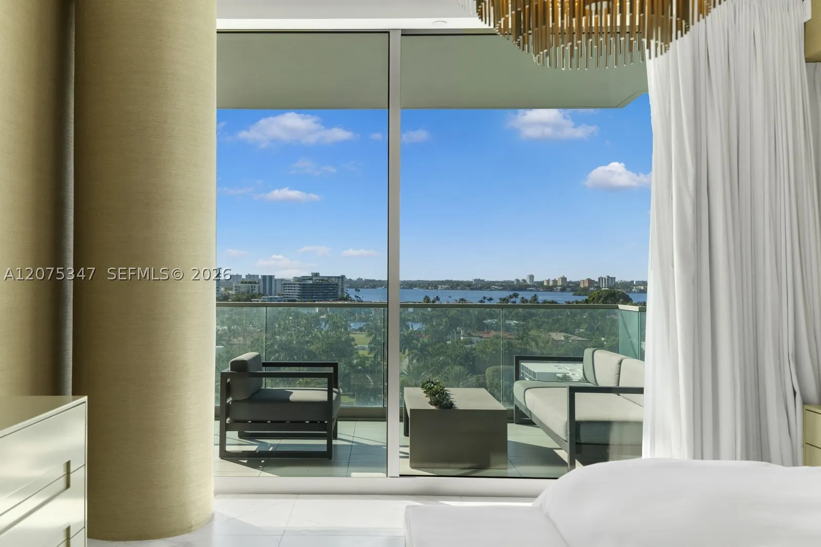 10201 Collins Ave #907