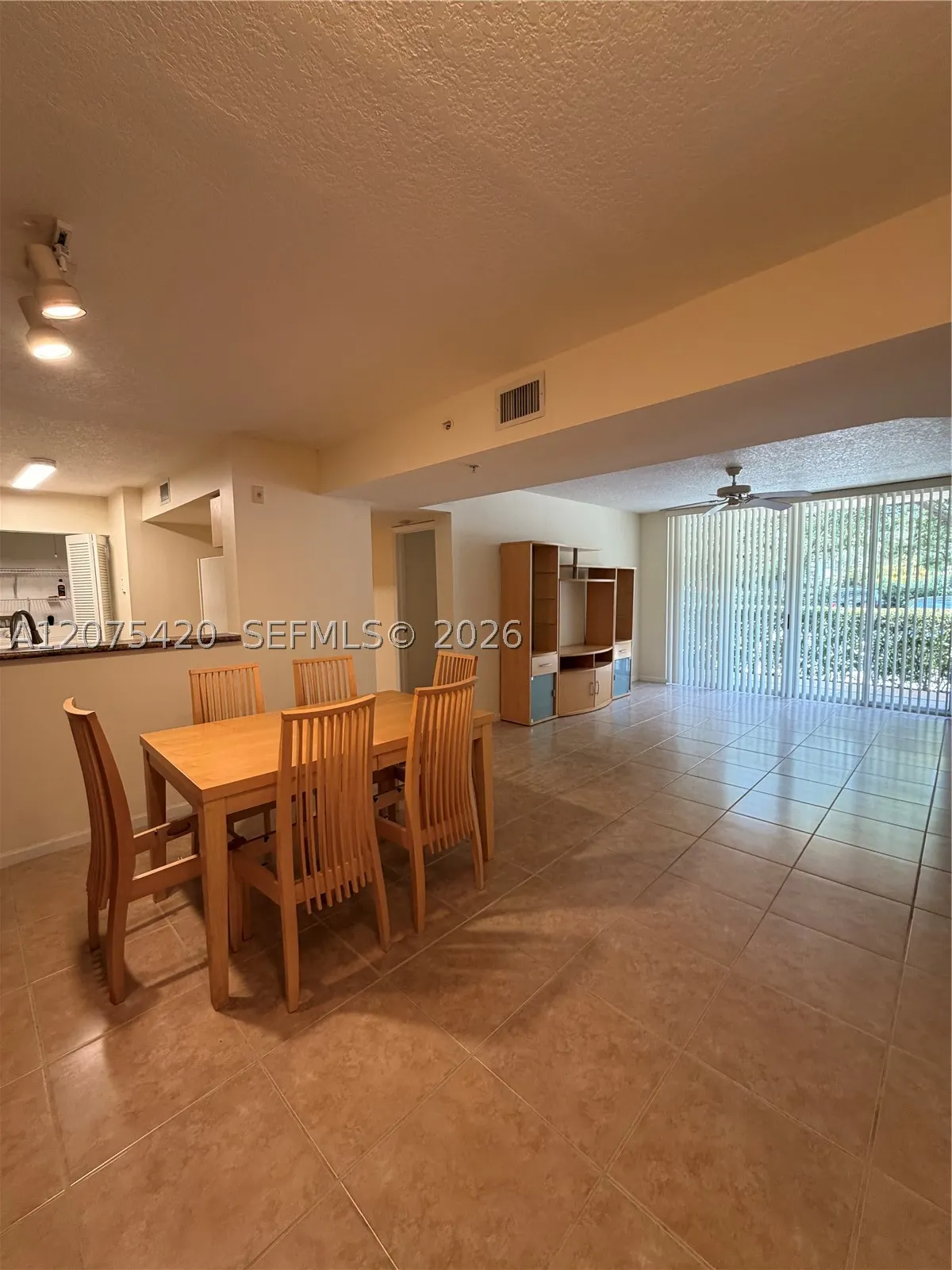 619 E Sheridan St #105