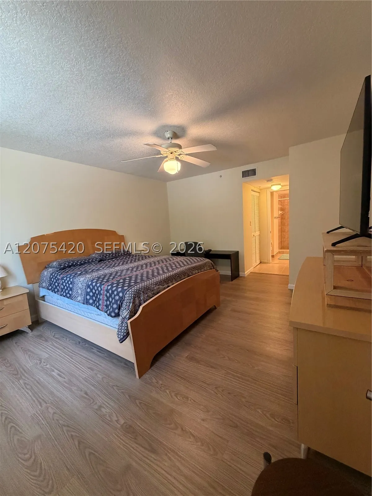 619 E Sheridan St #105
