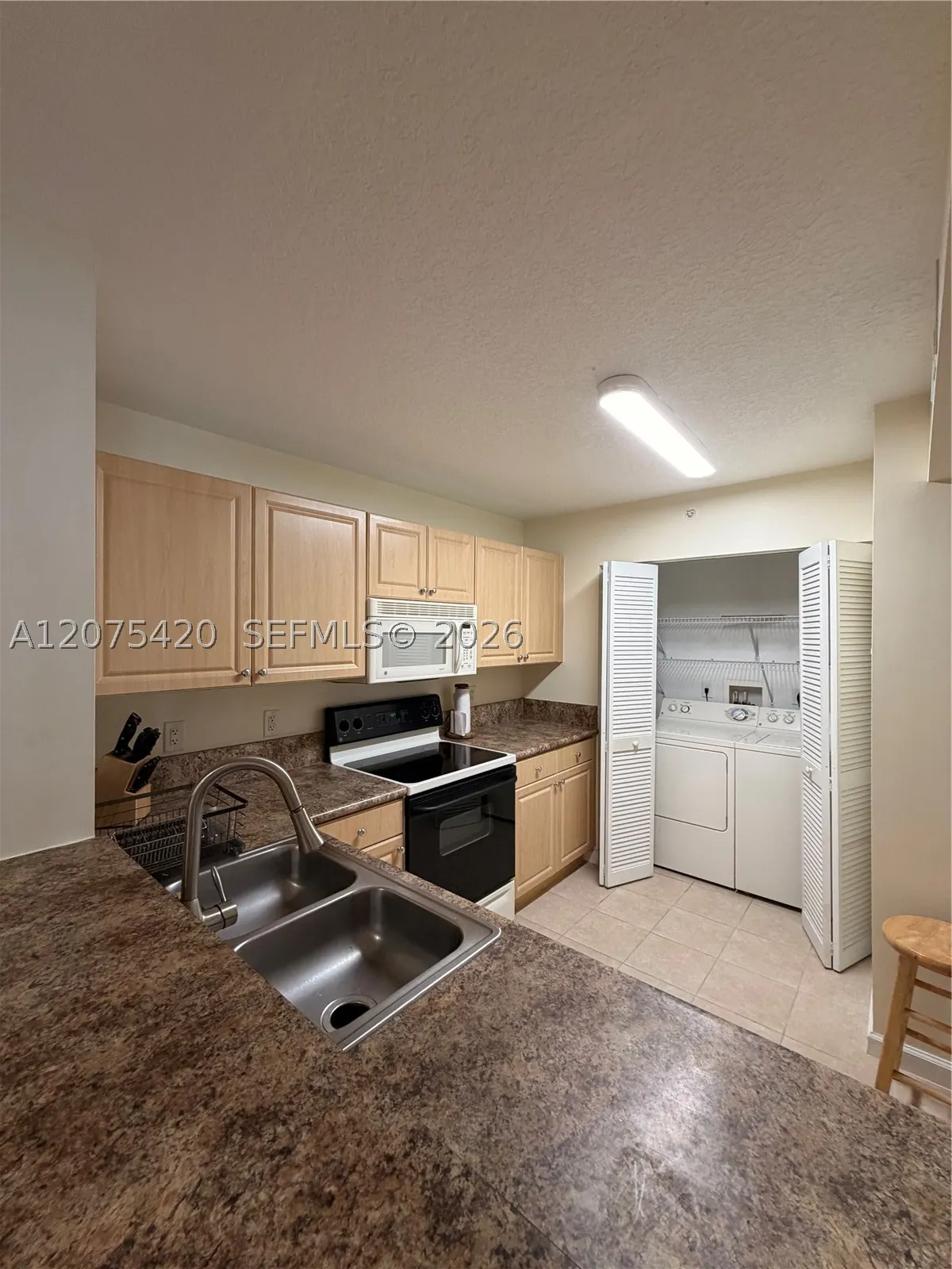 619 E Sheridan St #105