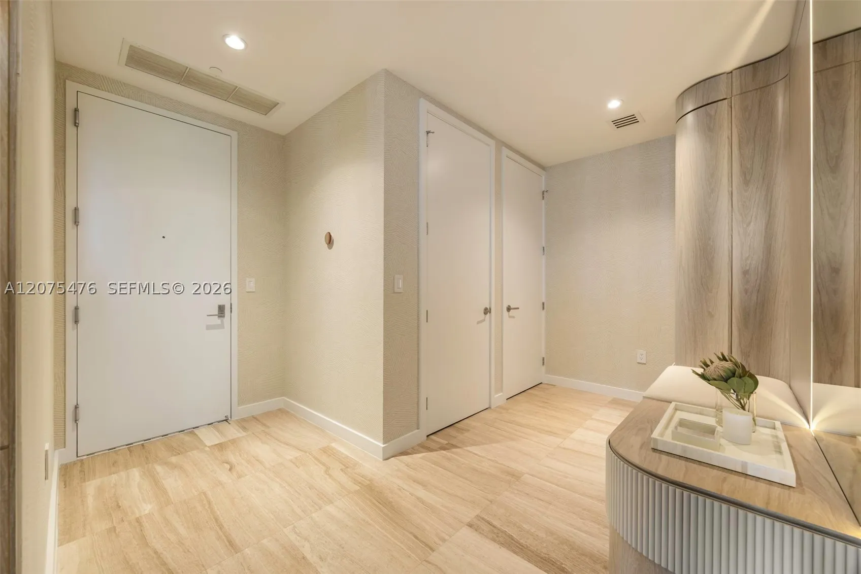 2831 S Bayshore Dr #804