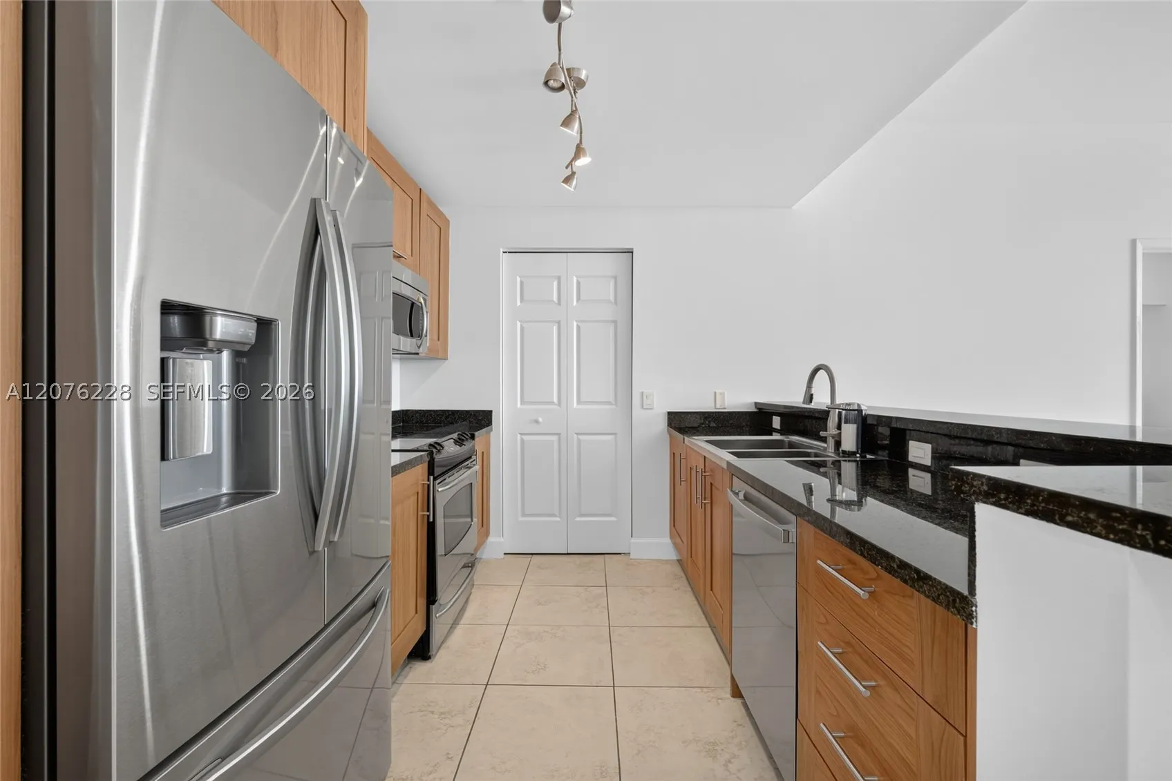 1300 Ponce De Leon Blvd #405