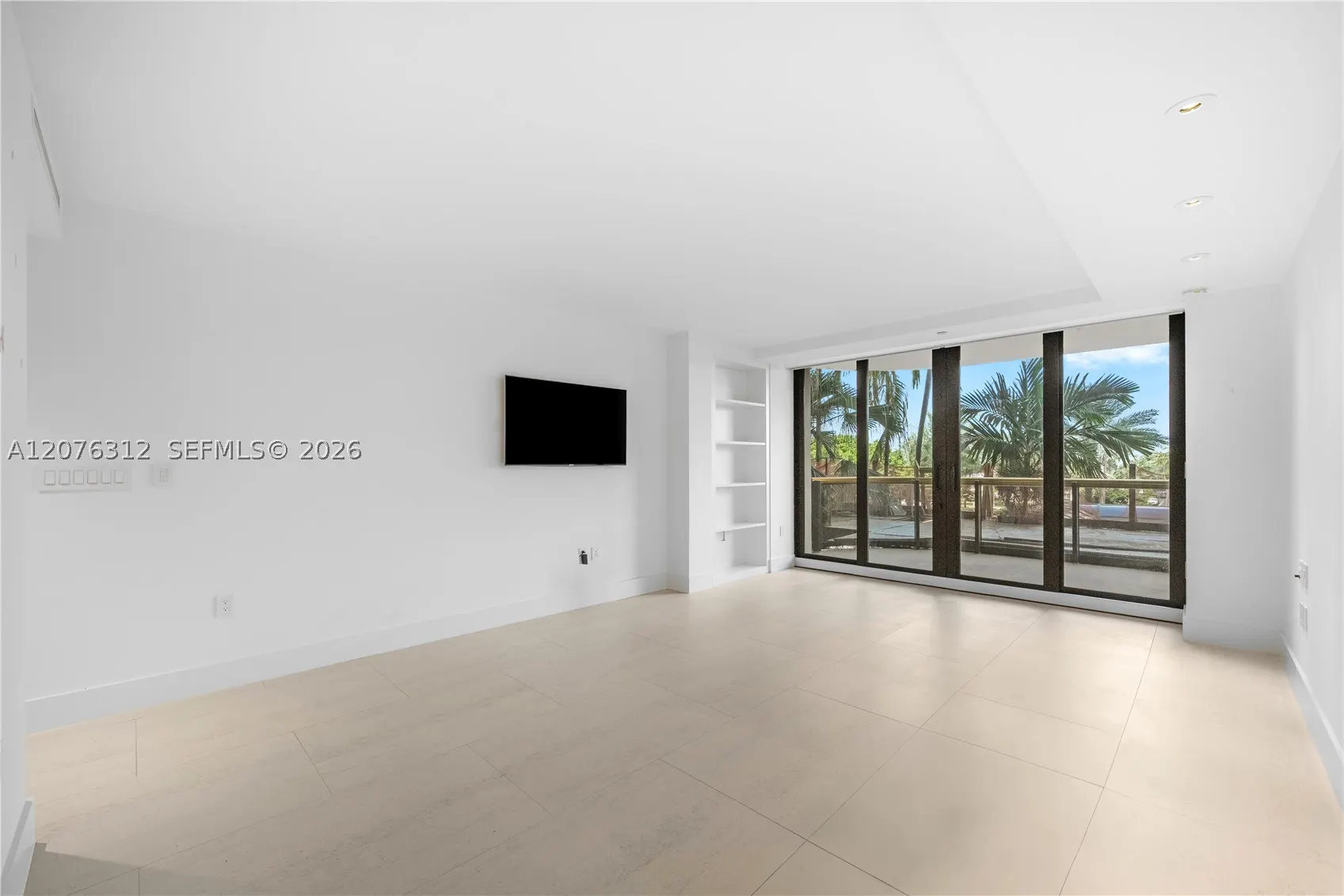 9999 Collins Ave #3F