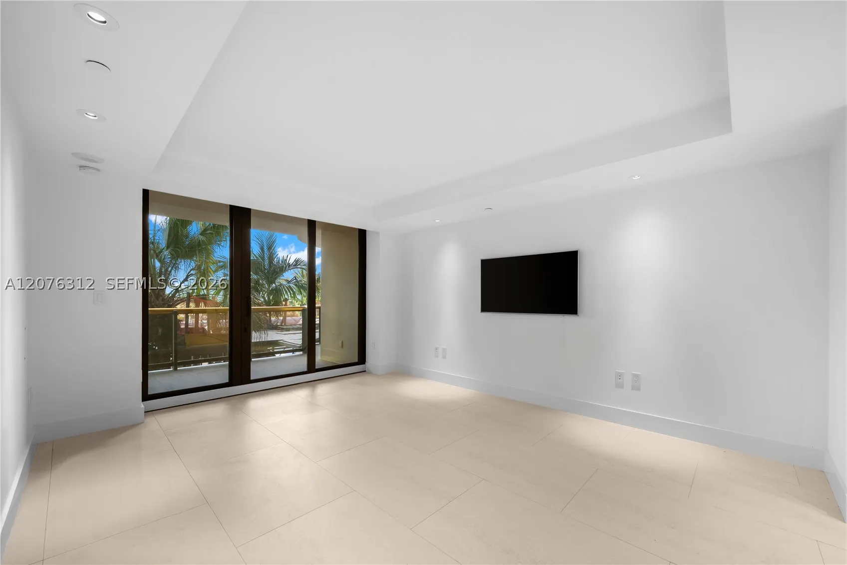 9999 Collins Ave #3F