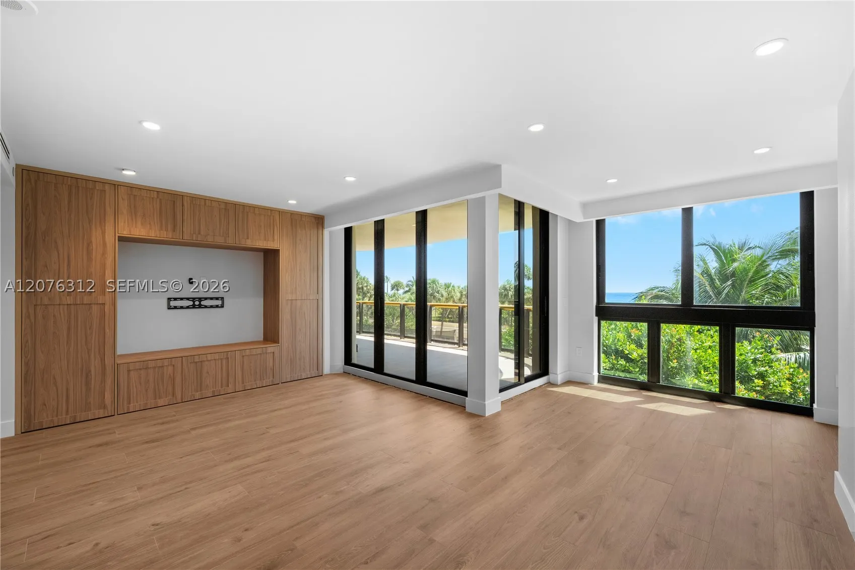 9999 Collins Ave #3F