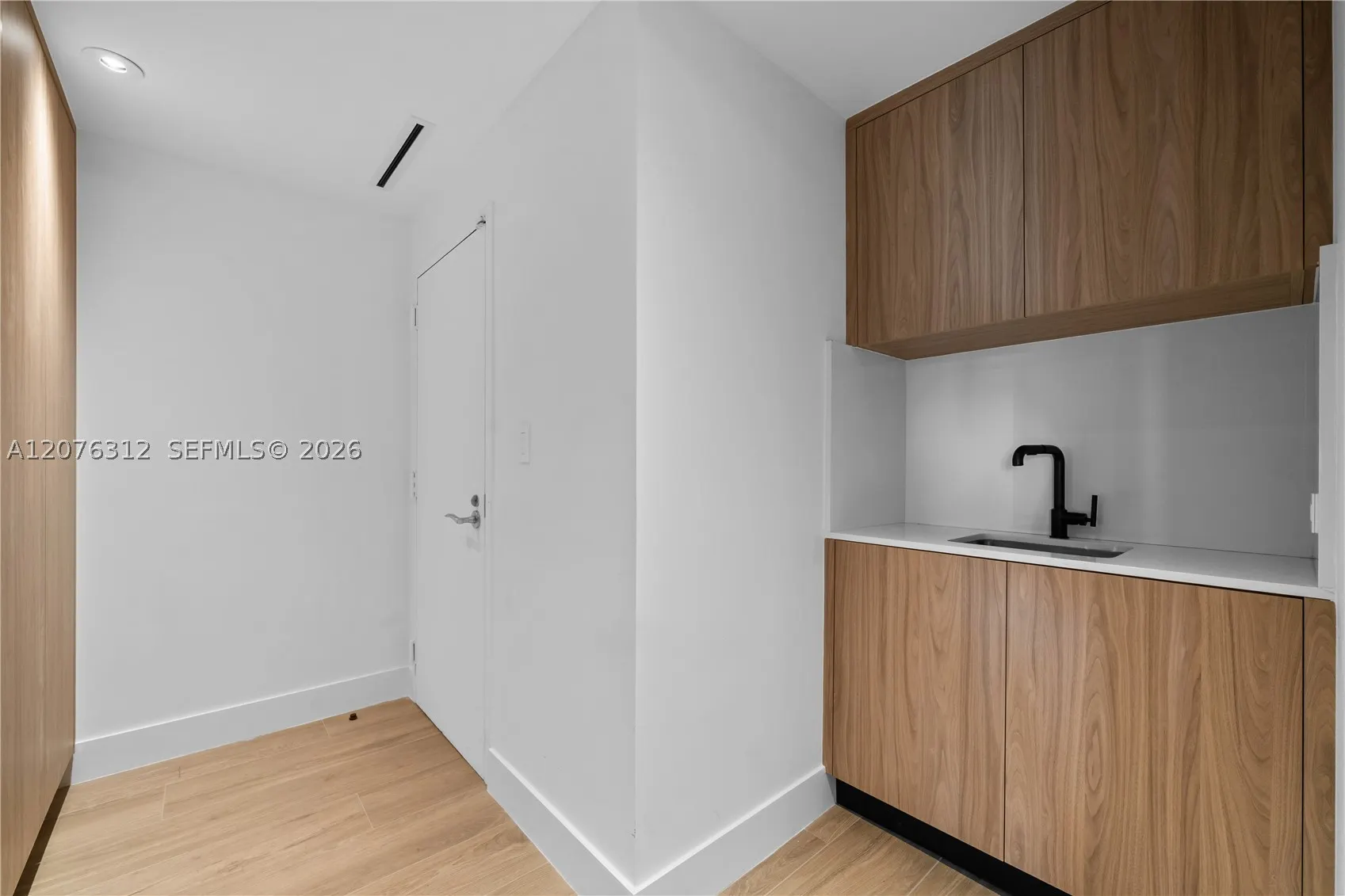 9999 Collins Ave #3F