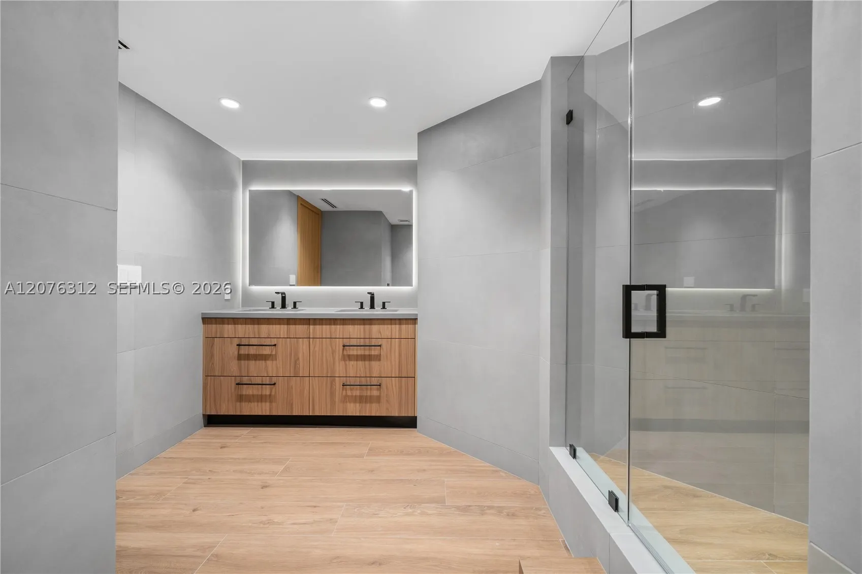 9999 Collins Ave #3F