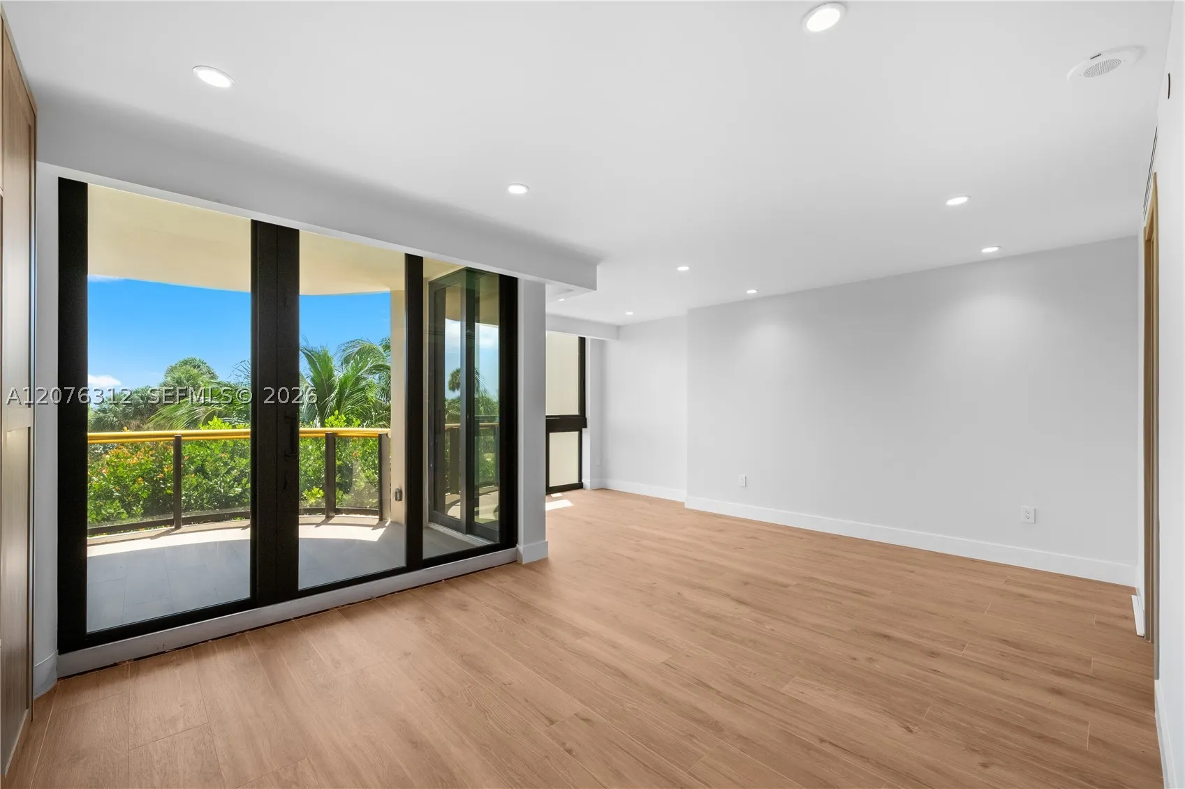 9999 Collins Ave #3F