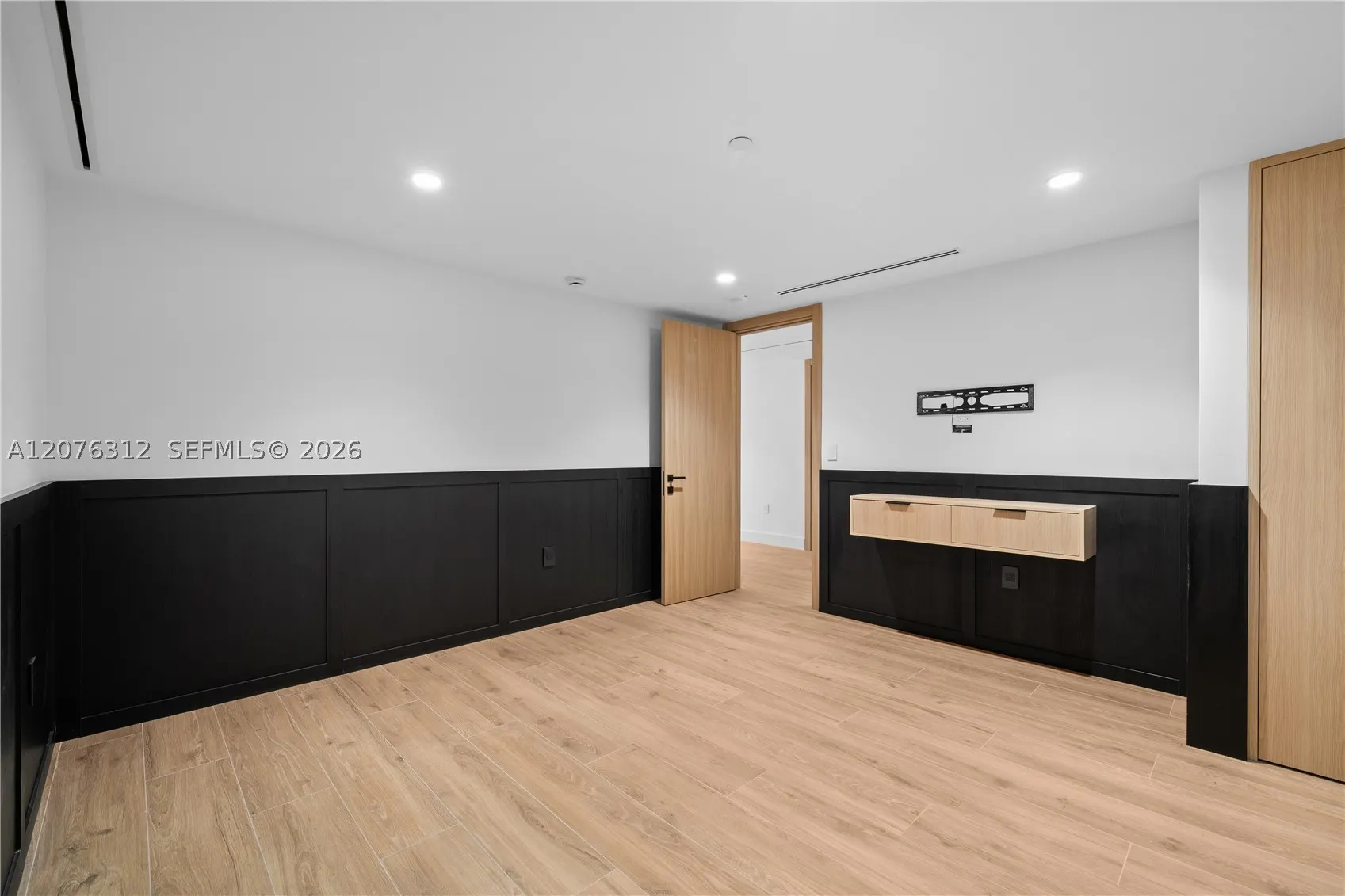 9999 Collins Ave #3F