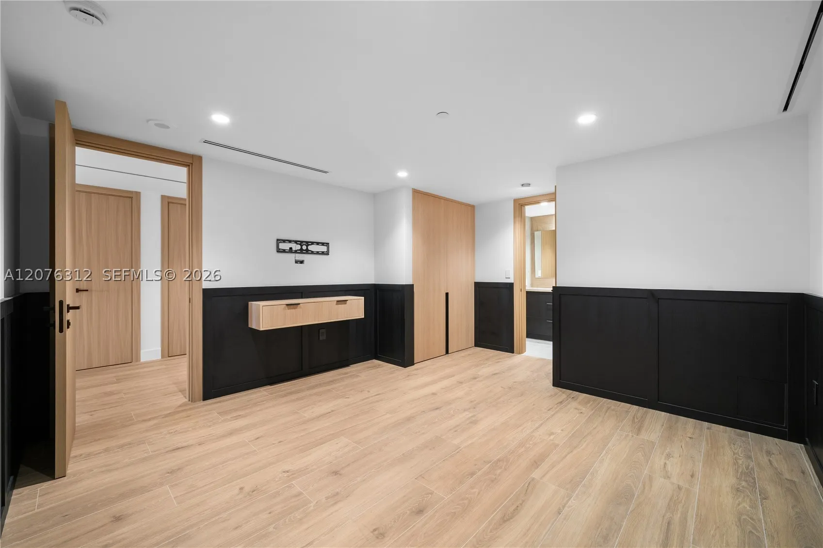 9999 Collins Ave #3F