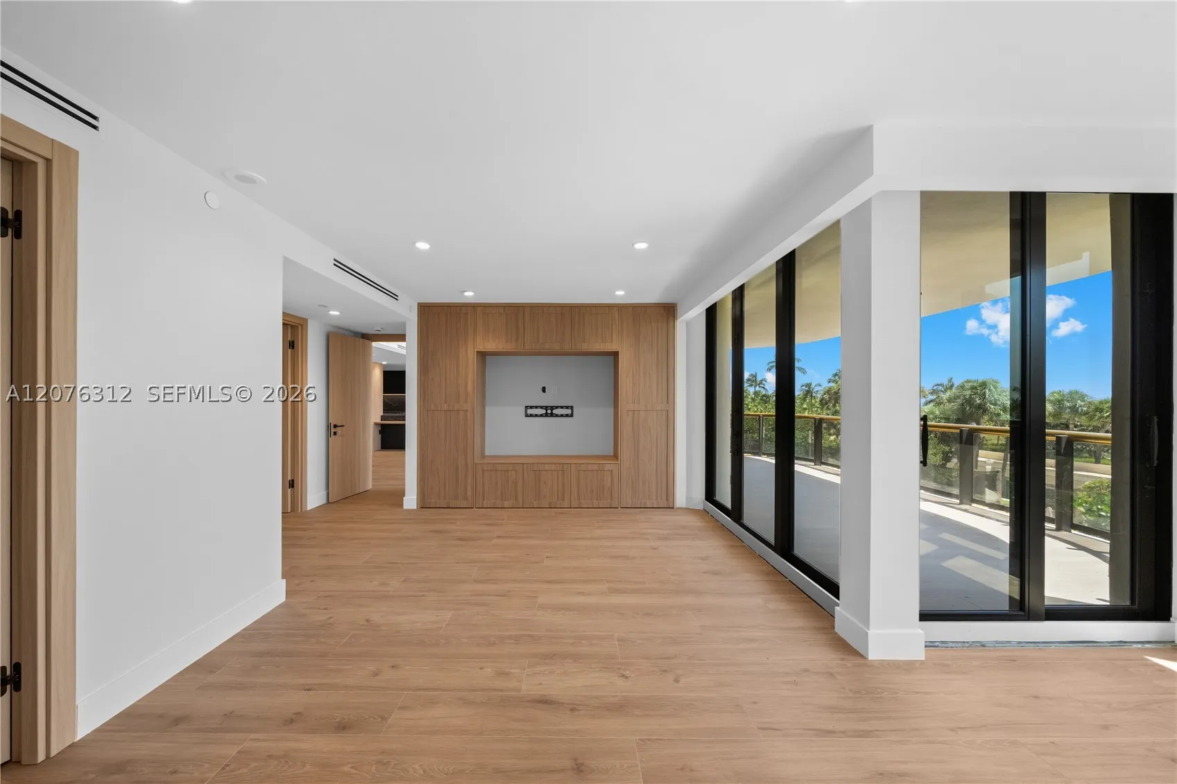 9999 Collins Ave #3F