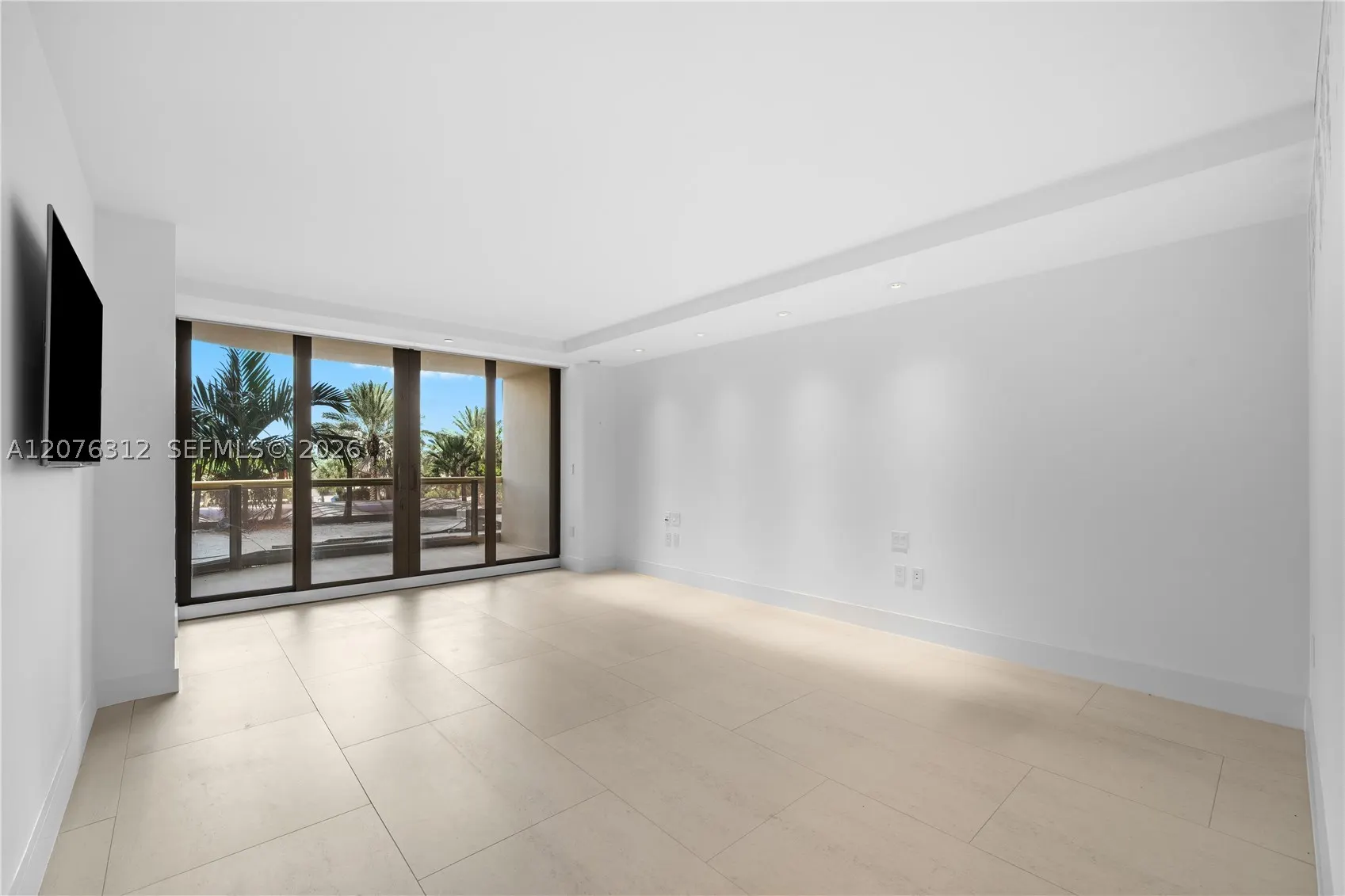 9999 Collins Ave #3F