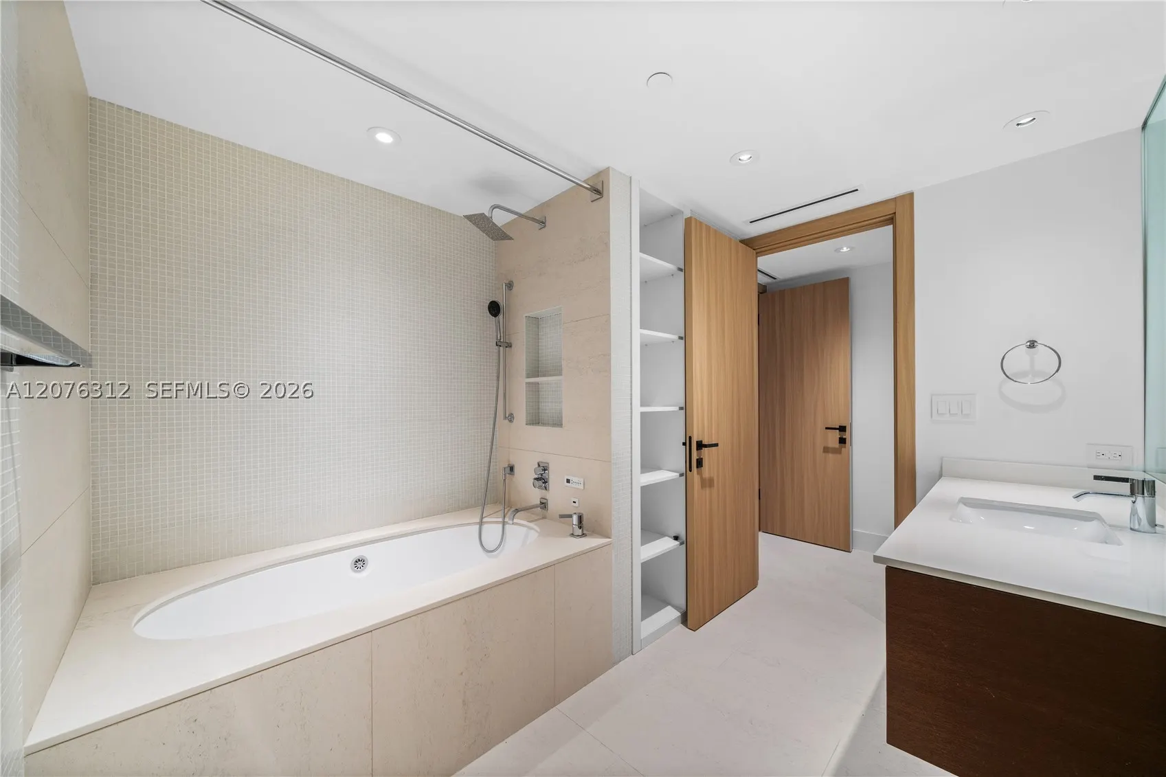 9999 Collins Ave #3F