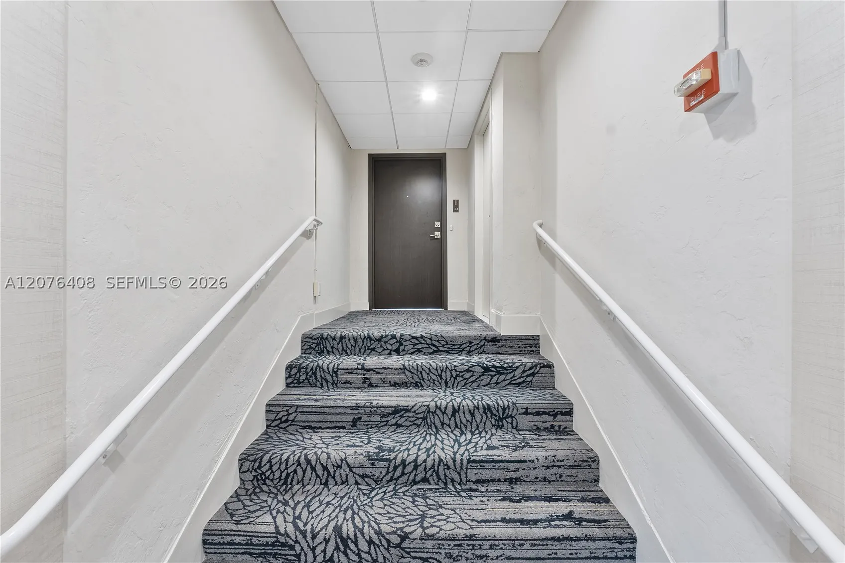 90 Edgewater Dr #104